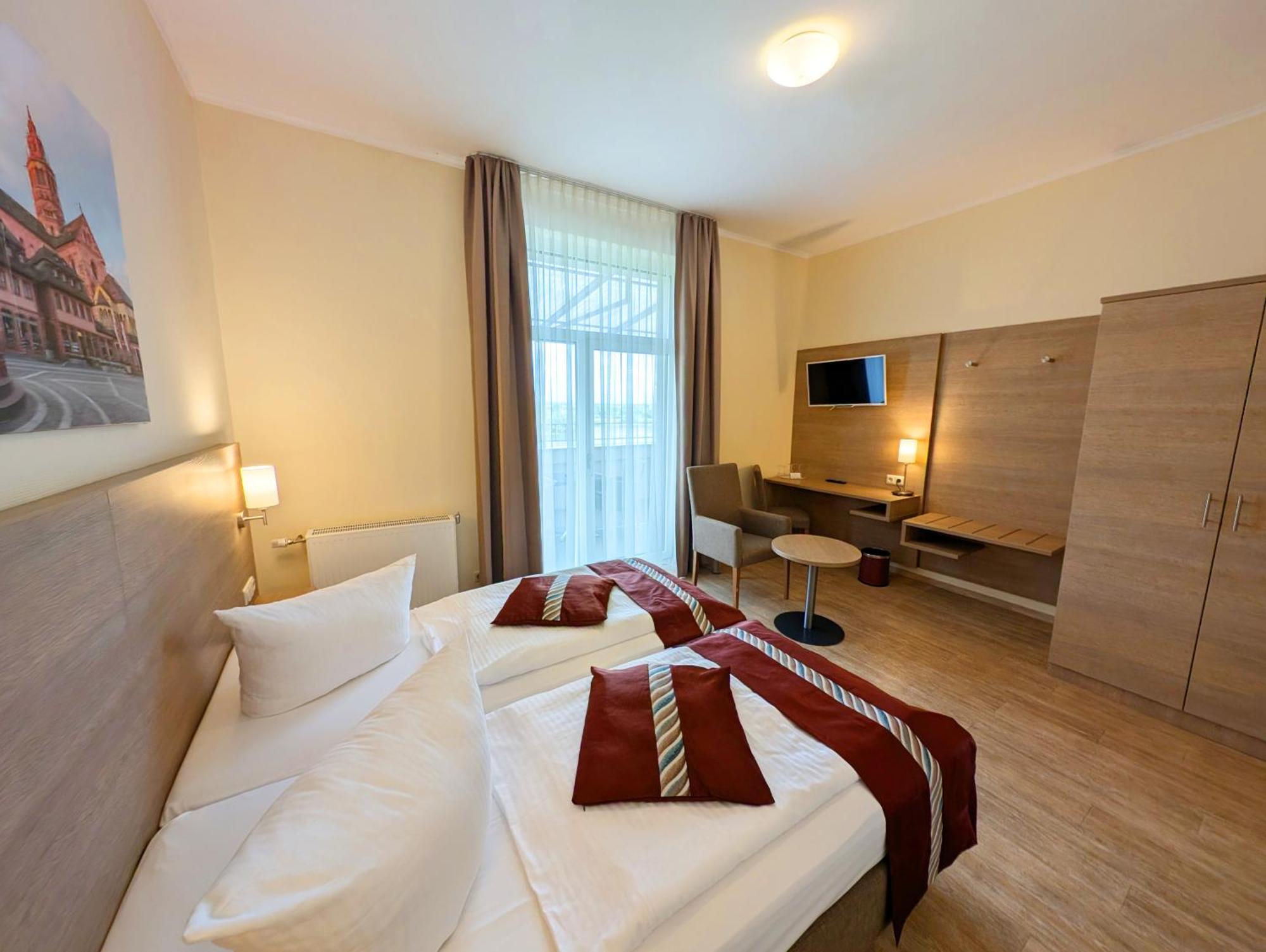 Mainzer Hof Hotel ภายนอก รูปภาพ