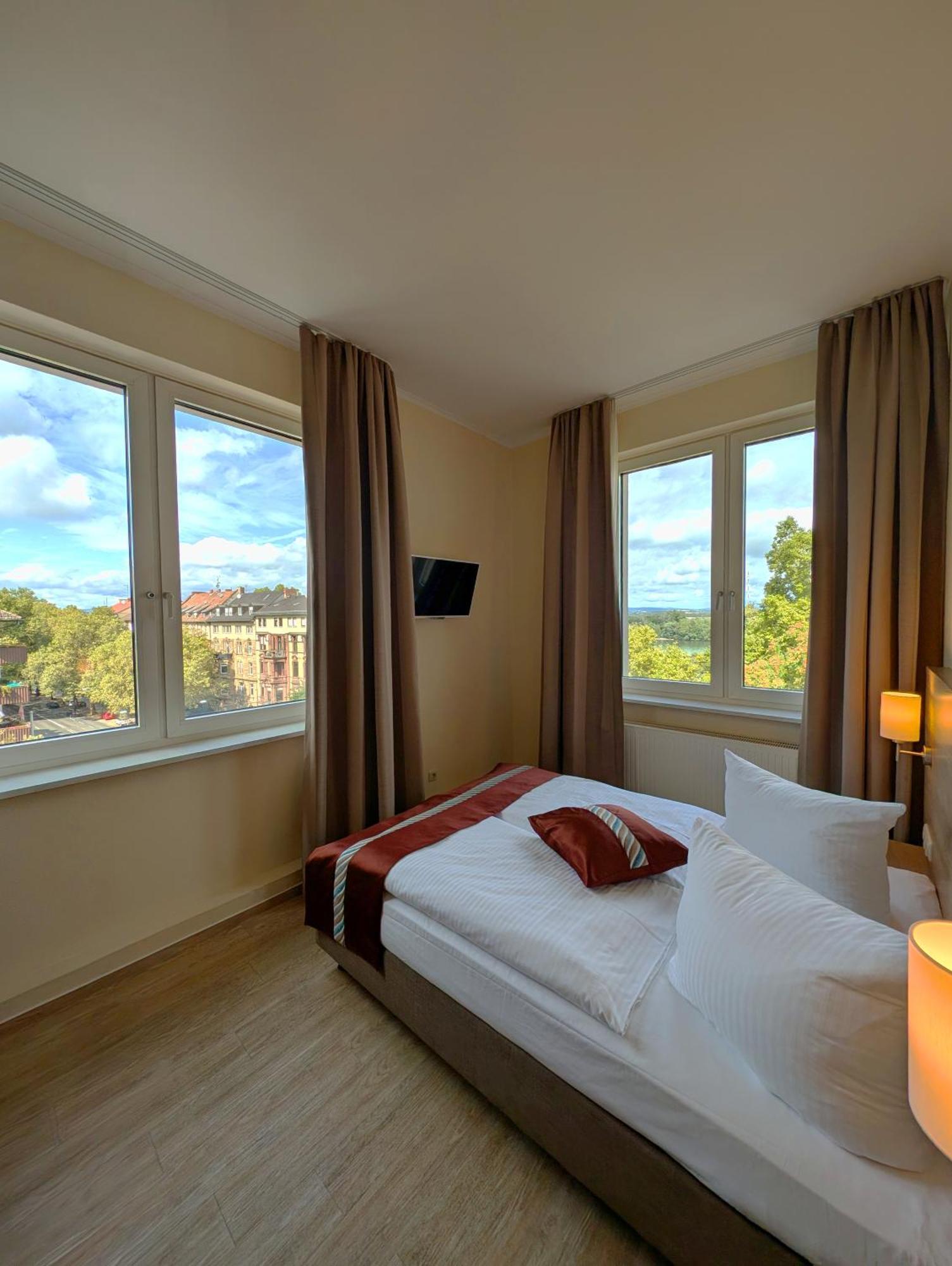 Mainzer Hof Hotel ภายนอก รูปภาพ